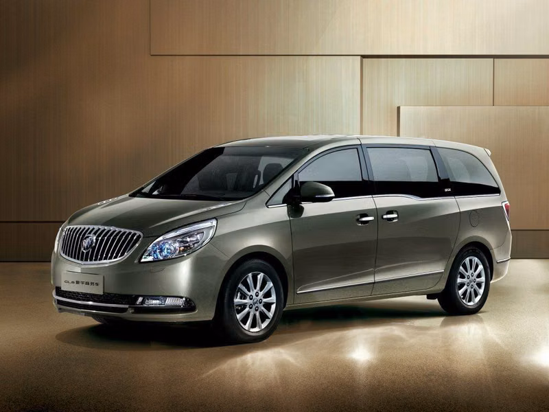 Buick GL8 ثانياً، ميني فان — منظر أمامي أيسر