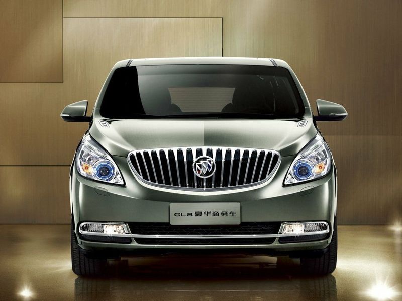 Buick GL8 ثانياً، ميني فان — منظر أمامي
