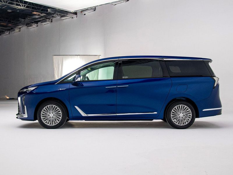 Buick GL8 القرن الرابع، ميني فان PHEV — منظر من الجانب الأيسر