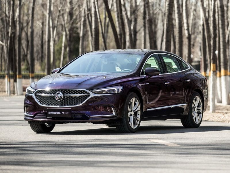 Buick LaCrosse III Рестайлинг, Седан — вид спереди в три четверти