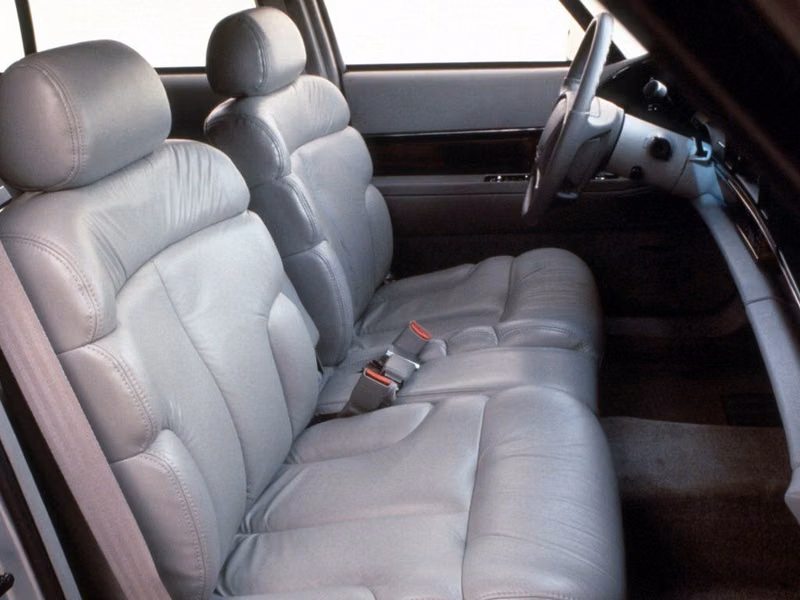 Buick LeSabre سابعاً، سيدان — المقاعد الأمامية