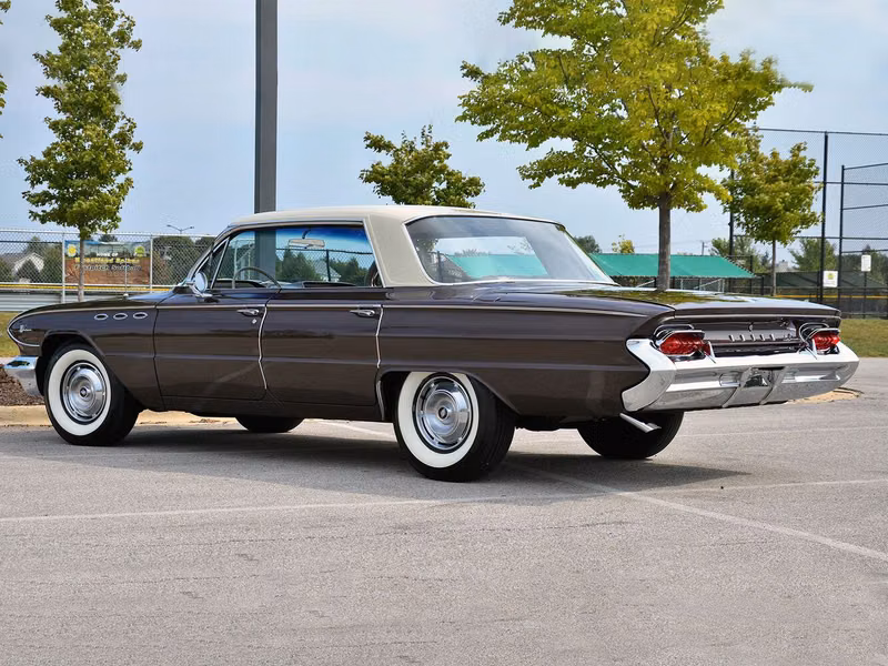 Buick LeSabre II, Седан-хардтоп — вид сзади справа