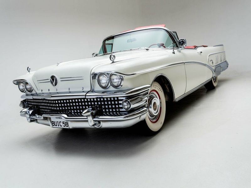 Buick Limited، قابلة للتحويل — منظر أمامي أيمن