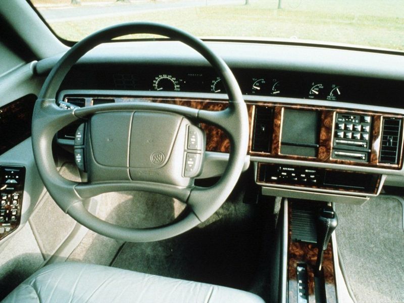 Buick Regal III, Седан — место водителя