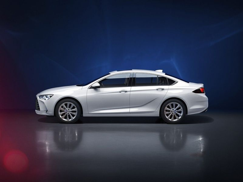 Buick Regal عملية فيس ليفت السادس 2، سيدان — منظر من الجانب الأيسر
