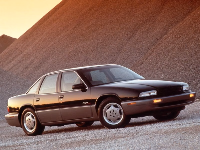 Buick Regal III, Седан — вид спереди справа