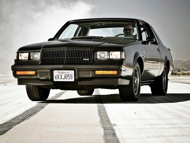 Buick Regal ثانياً، كوبيه — منظر أمامي أيمن