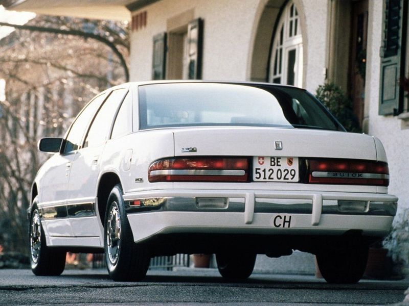 Buick Regal III, Седан — вид сзади слева