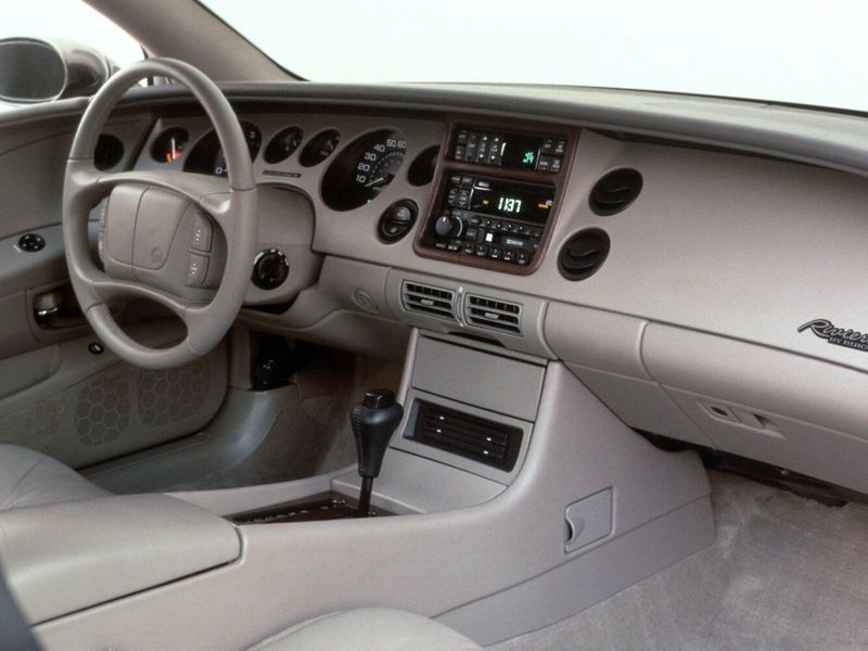 Buick Riviera ثامناً، كوبيه — لوحة القيادة