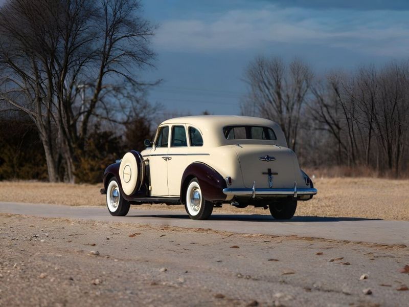 Buick Roadmaster II، سيدان — منظر خلفي بزاوية ثلاثة أرباع