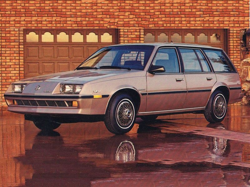 Buick Skyhawk II, Универсал 5 дв. — вид спереди слева