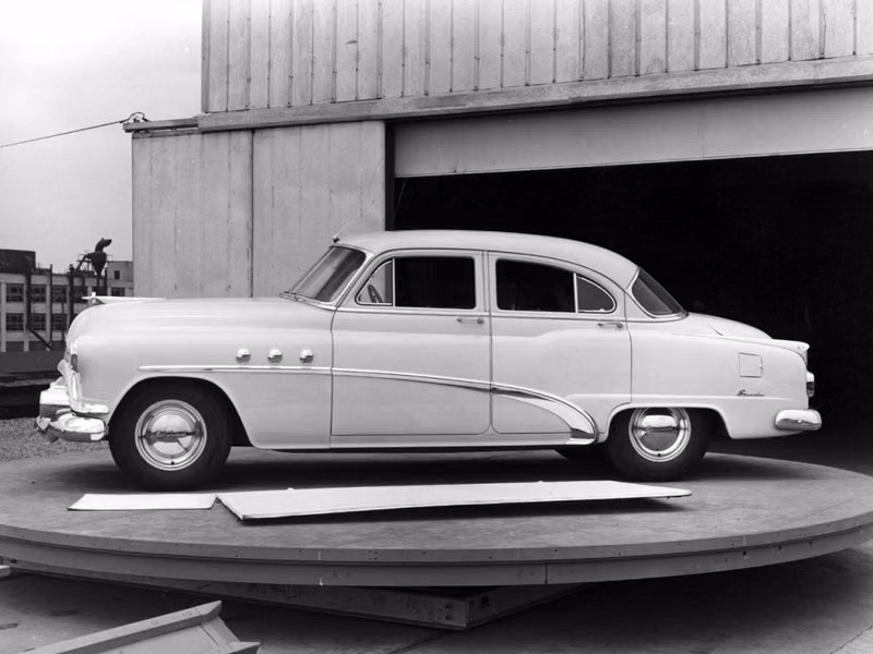 Buick Special ثانياً، سيدان — منظر من الجانب الأيسر