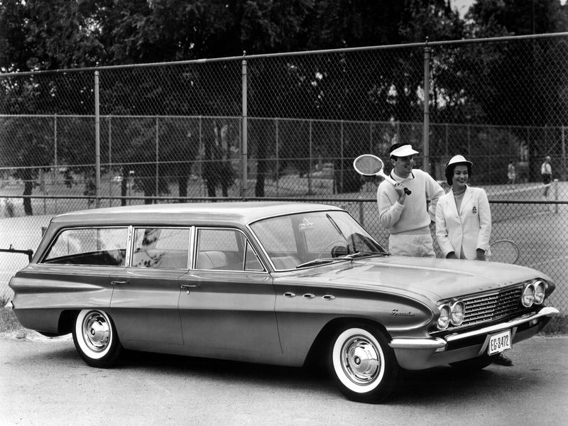 Buick Special III, Универсал 5 дв. — вид спереди в три четверти