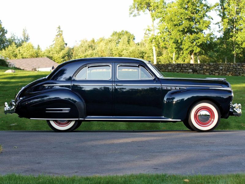 Buick Super، سيدان — منظر من الجانب الأيسر
