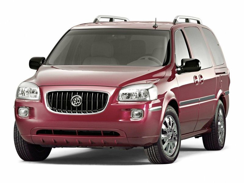 Buick Terraza, Минивэн — вид спереди справа