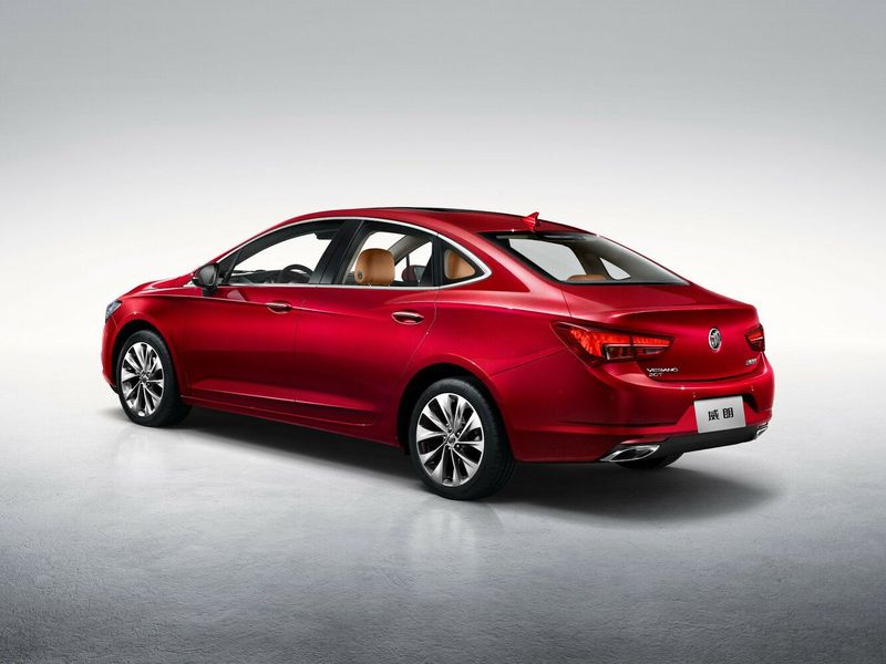 Buick Verano II Рестайлинг, Седан — вид сзади в три четверти