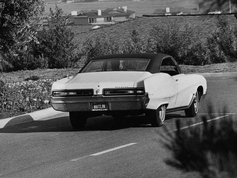 Buick Wildcat ثانياً، كوبيه - سقف صلب — منظر خلفي أيمن