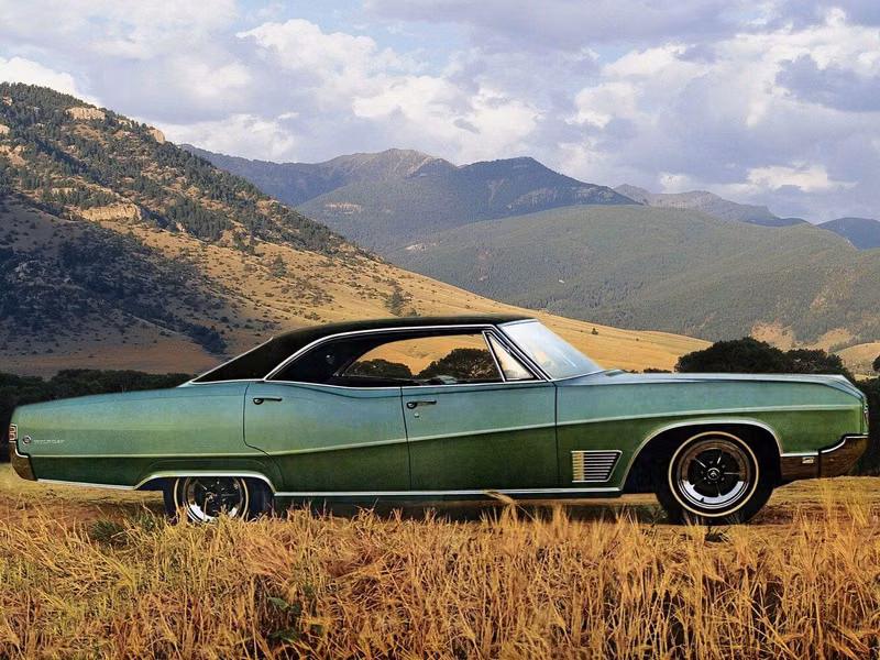 Buick Wildcat ثانياً، سيدان - سقف صلب — منظر من الجانب الأيمن
