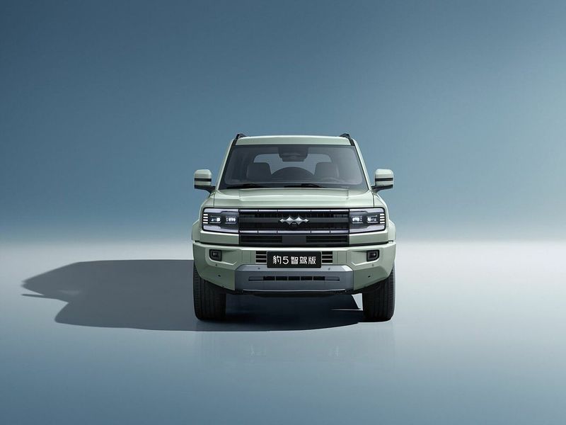 BYD FangChengBao Leopard 5 I Рестайлинг, Внедорожник 5 дв. — вид спереди