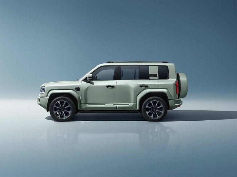 BYD FangChengBao Leopard 5 I Рестайлинг, Внедорожник 5 дв. — вид справа