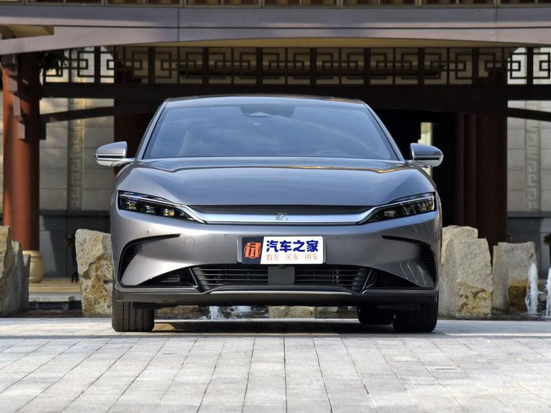 BYD Han أنا فيس ليفت، سيدان EV — منظر أمامي