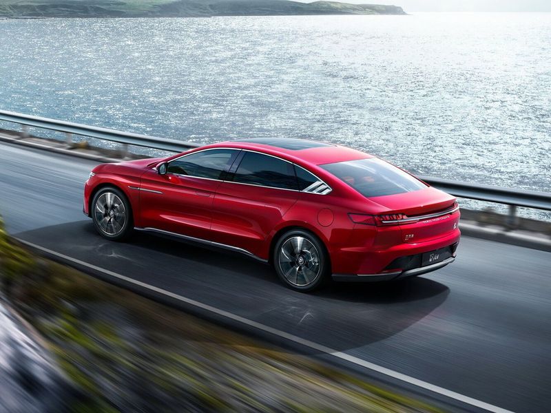BYD Han I، سيدان EV — منظر خلفي بزاوية ثلاثة أرباع
