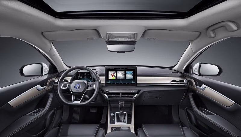BYD Qin ثانياً، سيدان Pro — منطقة السائق