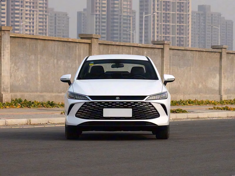 BYD Qin ثالثاً، سيدان Plus — منظر أمامي