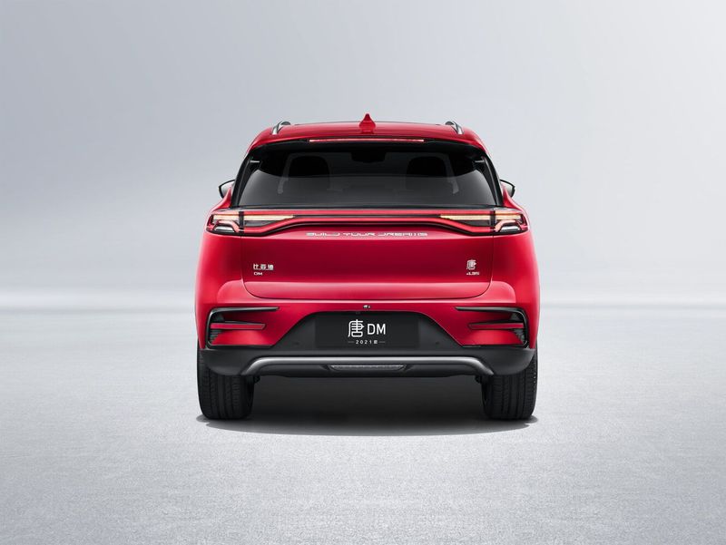 BYD Tang فيس ليفت الثاني 1، دفع رباعي 5 أبواب DM — منظر خلفي