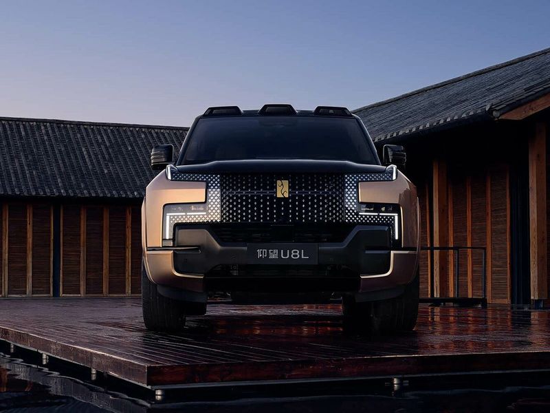 BYD Yangwang U8, Внедорожник 5 дв. L — вид спереди