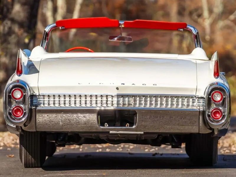 Cadillac Eldorado IV Рестайлинг, Кабриолет Biarritz — вид сзади