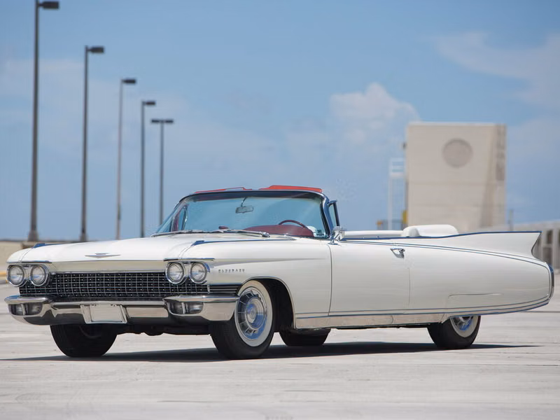 Cadillac Eldorado IV Рестайлинг, Кабриолет Biarritz — вид спереди в три четверти