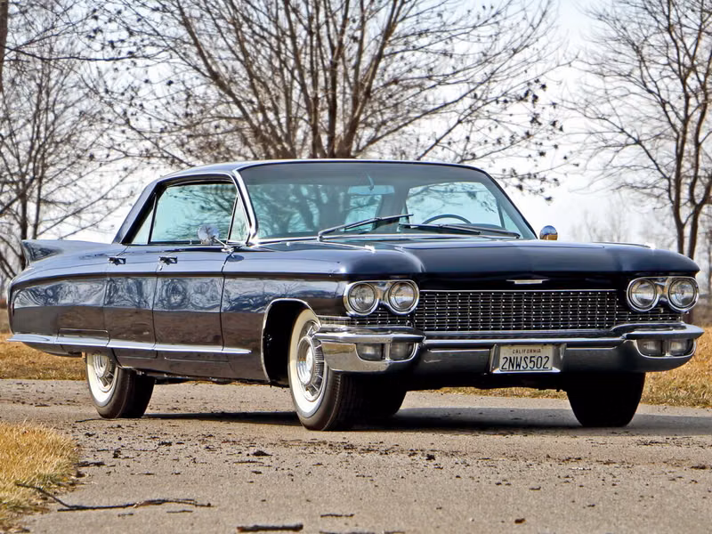 Cadillac Eldorado IV Рестайлинг, Седан-хардтоп Brougham — вид спереди в три четверти