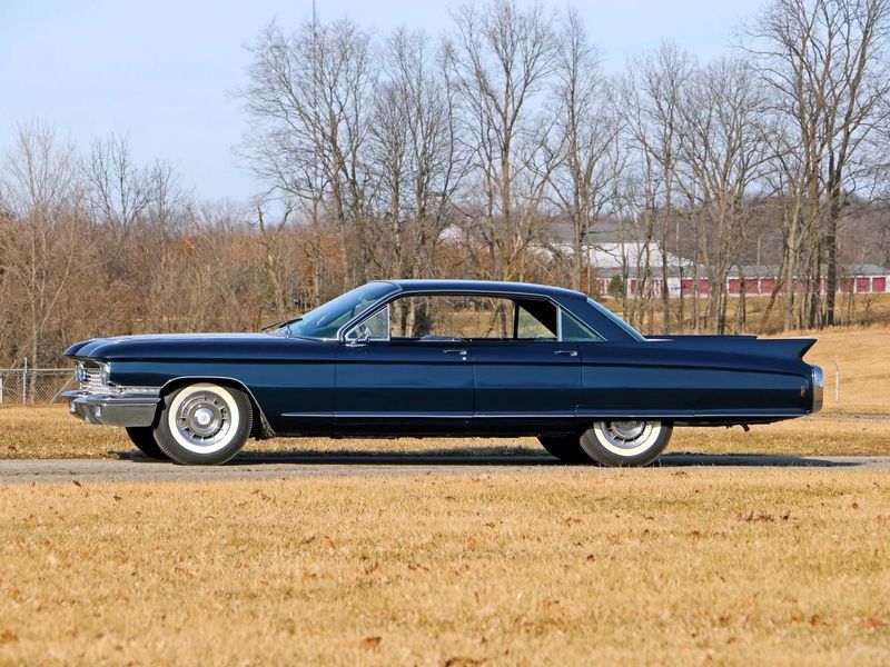 Cadillac Eldorado IV Рестайлинг, Седан-хардтоп Brougham — вид слева