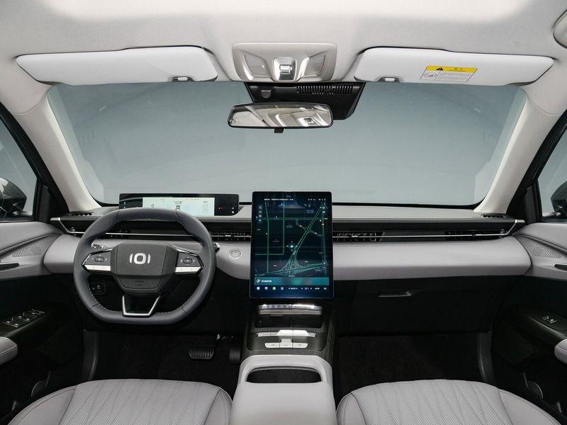 Changan Qiyuan A05 I Рестайлинг, Седан — передняя панель