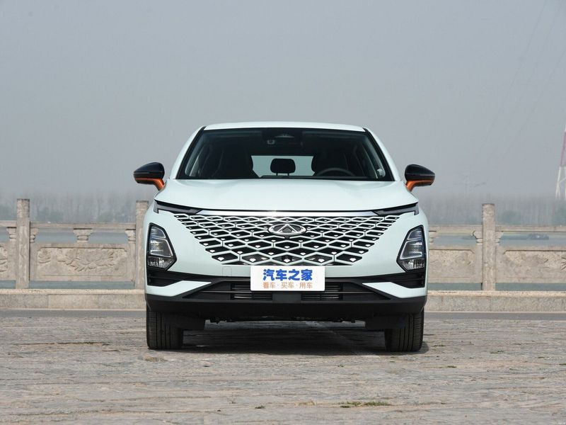 Chery Omoda 5, Внедорожник 5 дв. — вид спереди