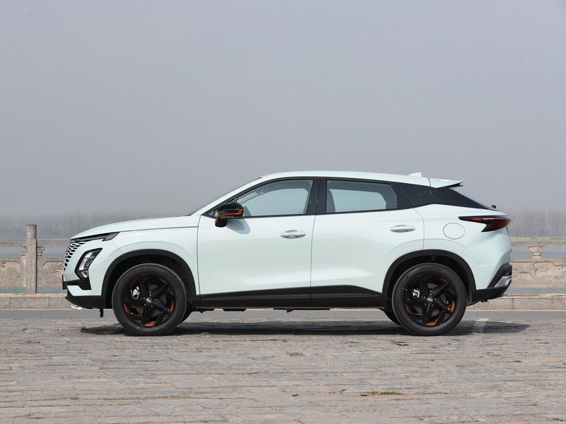 Chery Omoda 5, Внедорожник 5 дв. — вид слева