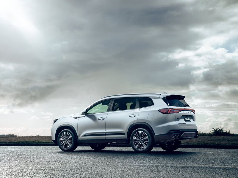 Chery Tiggo 8 Pro Max I Рестайлинг, Внедорожник 5 дв. — вид сзади в три четверти