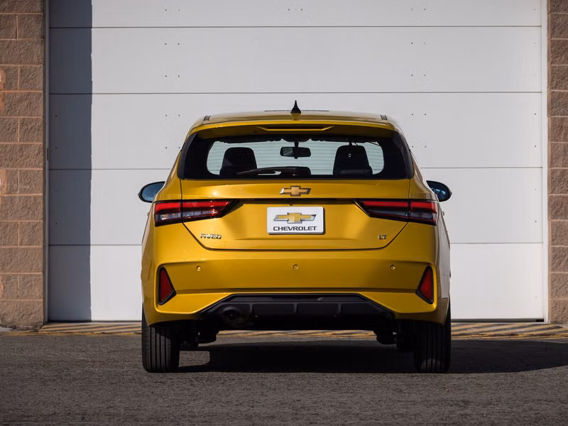 Chevrolet Aveo ثالثاً، هاتشباك 5 أبواب — منظر خلفي