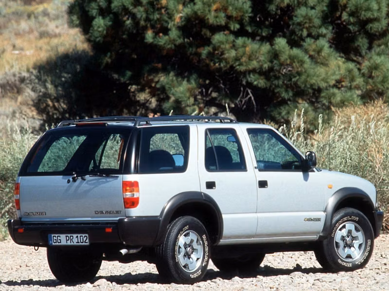 Chevrolet Blazer ثانياً، دفع رباعي 5 أبواب — منظر خلفي أيمن