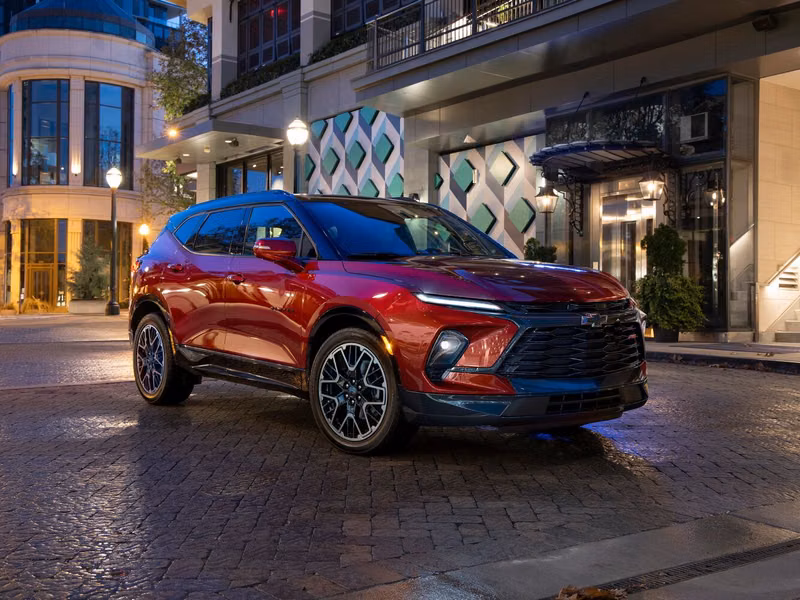 Chevrolet Blazer ثالثاً فيس ليفت، دفع رباعي 5 أبواب — منظر أمامي أيسر