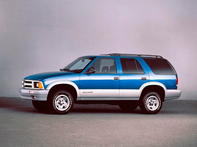 Chevrolet Blazer ثانياً، دفع رباعي 5 أبواب — منظر أمامي أيسر