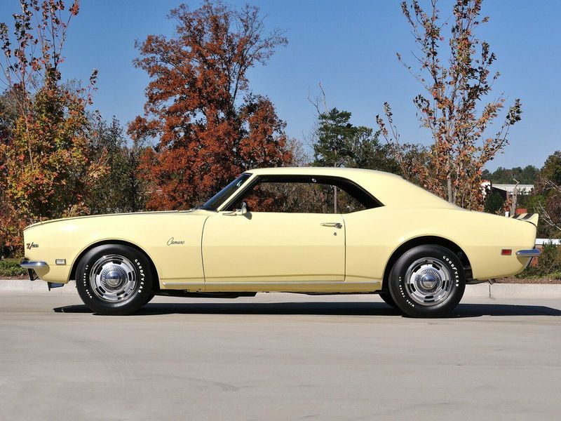 Chevrolet Camaro I, Купе — вид слева