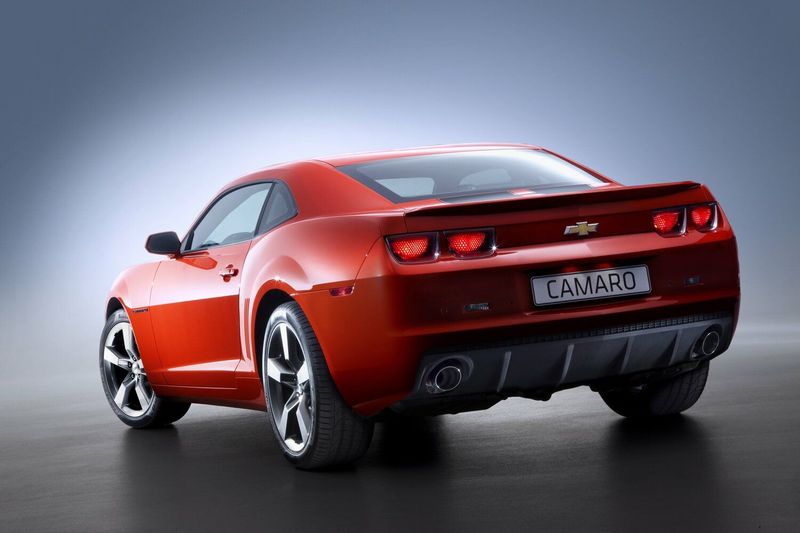 Chevrolet Camaro V, Купе — вид сзади слева