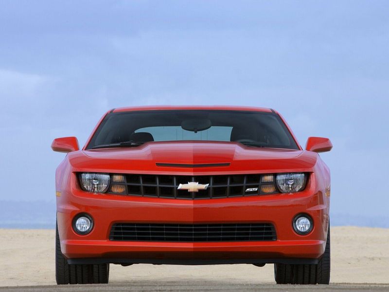 Chevrolet Camaro V, Купе — вид спереди