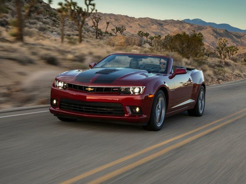 Chevrolet Camaro فيس ليفت V، قابلة للتحويل — منظر أمامي أيمن