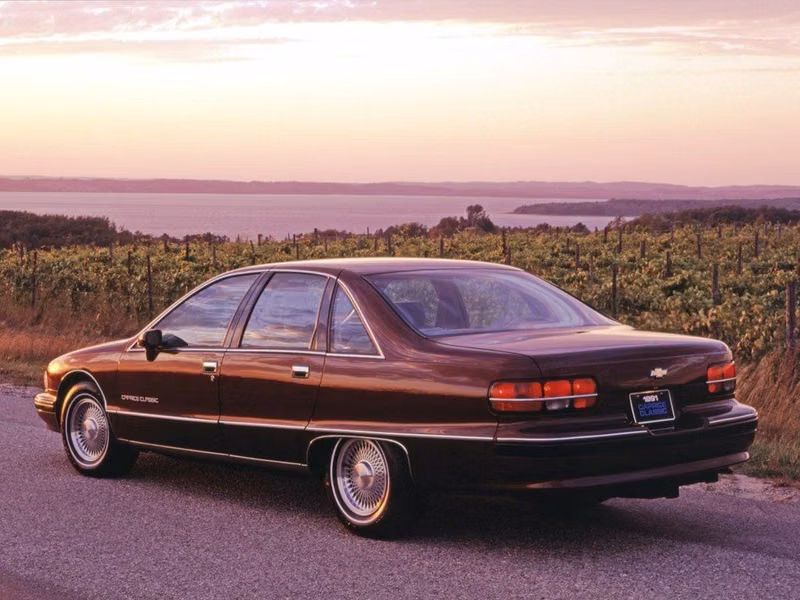 Chevrolet Caprice رابعاً، سيدان — منظر خلفي أيمن