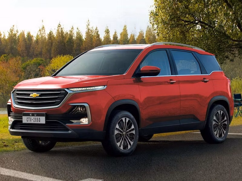 Chevrolet Captiva II, Внедорожник 5 дв. — вид спереди в три четверти
