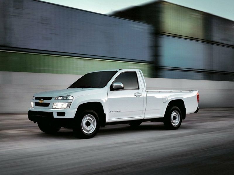 Chevrolet Colorado I, Пикап одинарная кабина — вид спереди слева