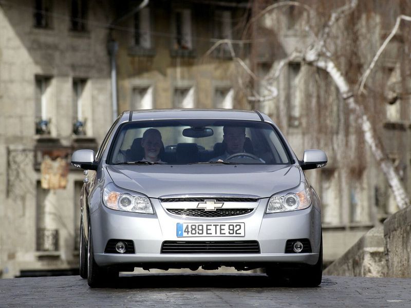 Chevrolet Epica V250, Седан — вид спереди